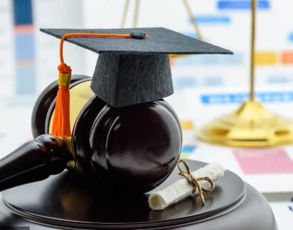 وکیل سرپرست کیست و چه وظایفی دارد همراه با شرح کاملی از مسئولیت انتظامی او در قبال تخلف کارآموزان